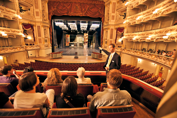 Guided tour through the Semperoper
